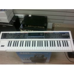 синтезатор Roland Juno Di